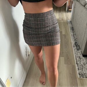 Chic Plaid Pencil Skirt in Black and Gray